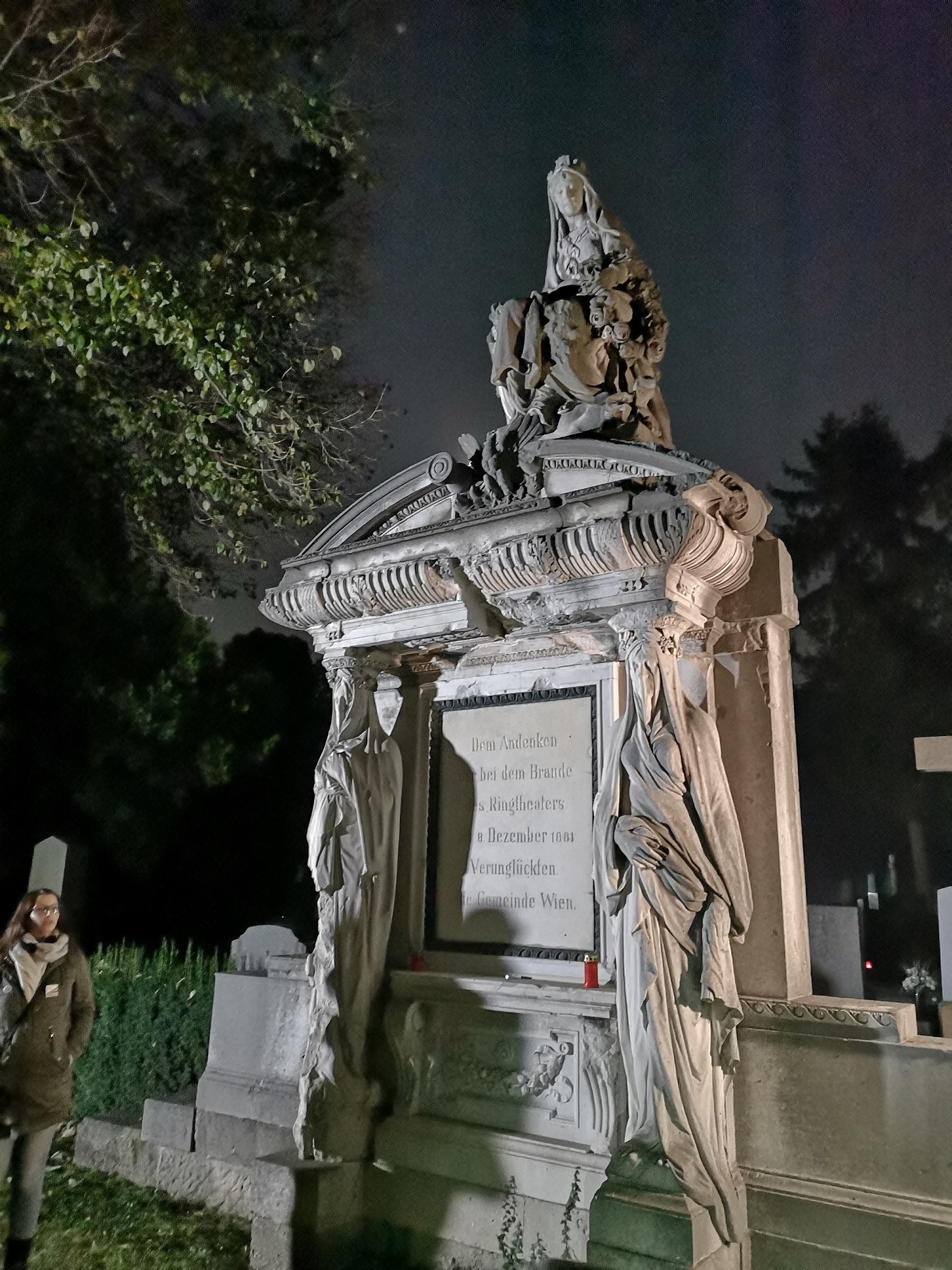 Gruseln in Wien: Zentralfriedhof bei Nacht