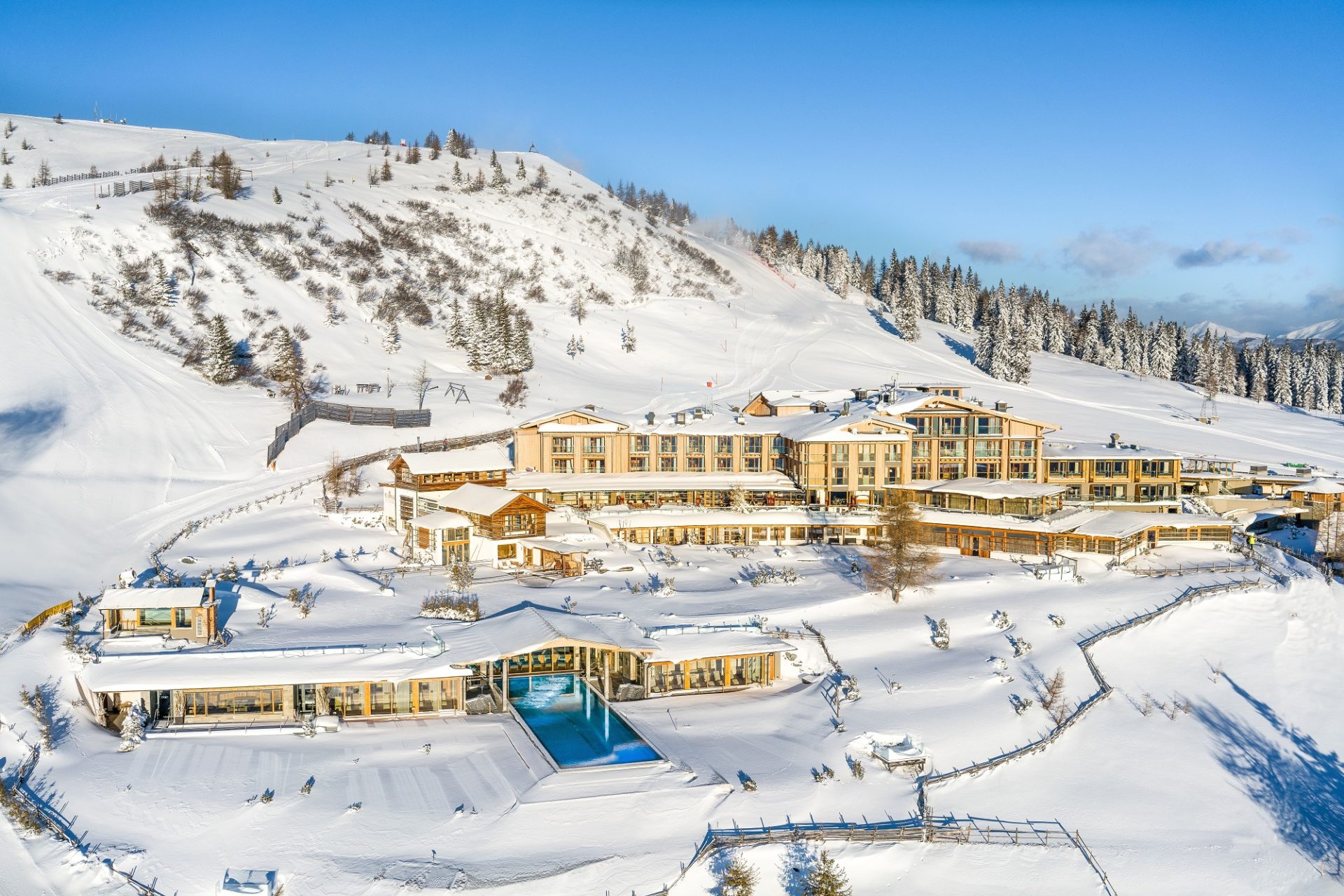 (c) Feuerberg Mountain Resort - Ski Hotel mit Outdoor Pool