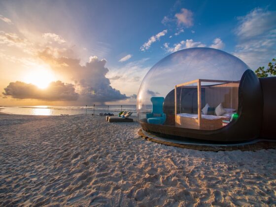 Finolhu Maldives Beach Bubble Romantische Nächte unterm Sternenzelt Strand Sonnenuntergang The Chill Report