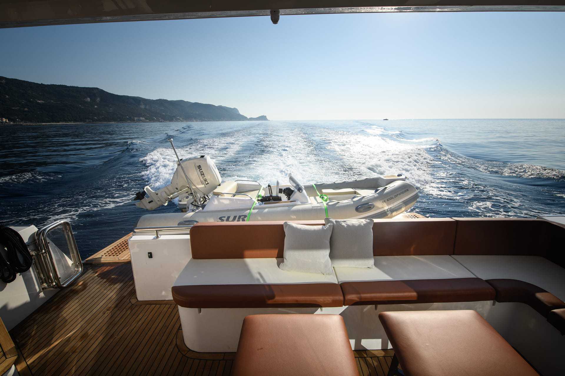 Ungewöhnliches Boutiquehotel vor Ibiza: Goldfinger Yacht