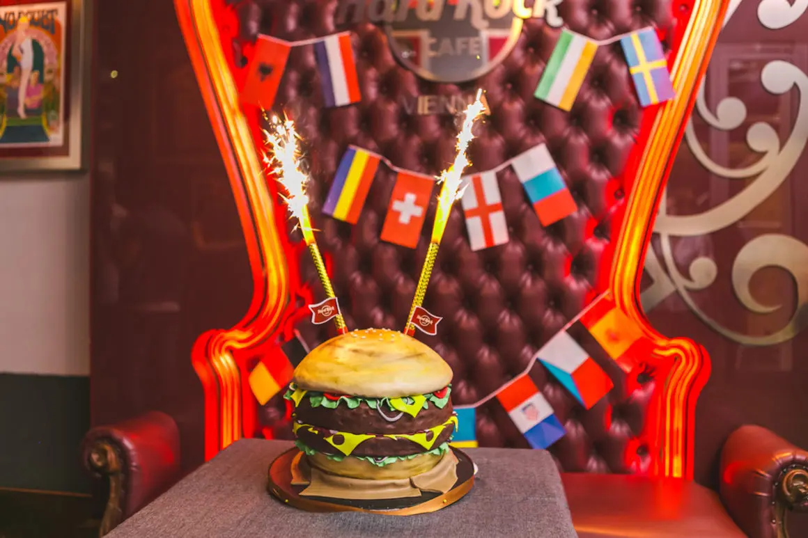 Seit wann gibt es Hard Rock Cafe Geburtstagskuchen Burger um 71 Cent