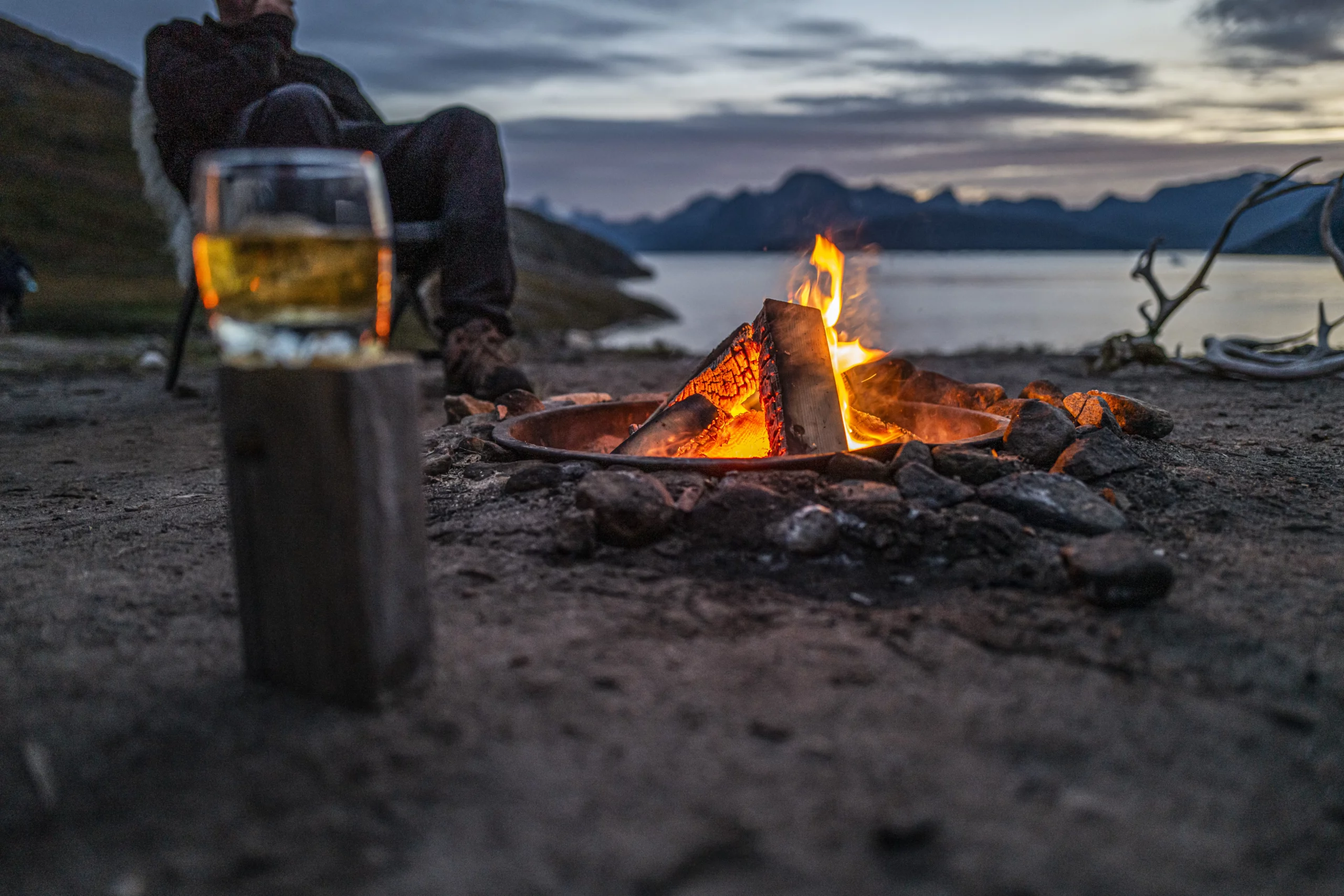 Urlaub in der Arktis Lagerfeuer