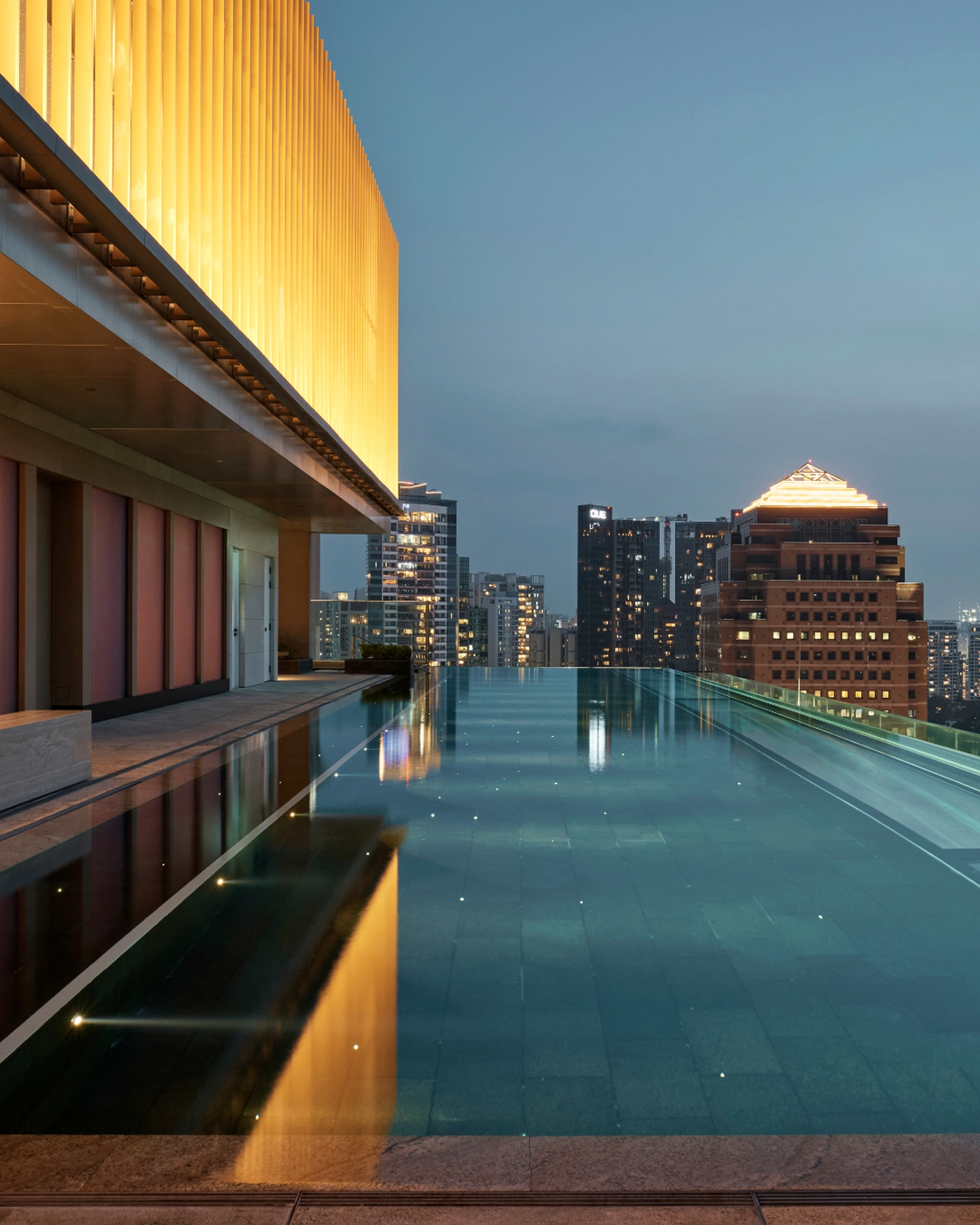 Como Metropolitan Singapore Pool