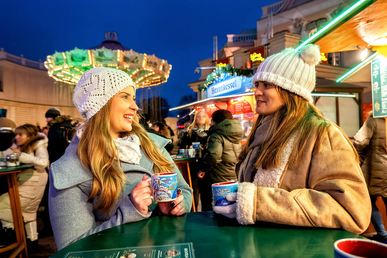 Wintermarkt am Riesenradplatz beim Christkindlmarkt im Prater