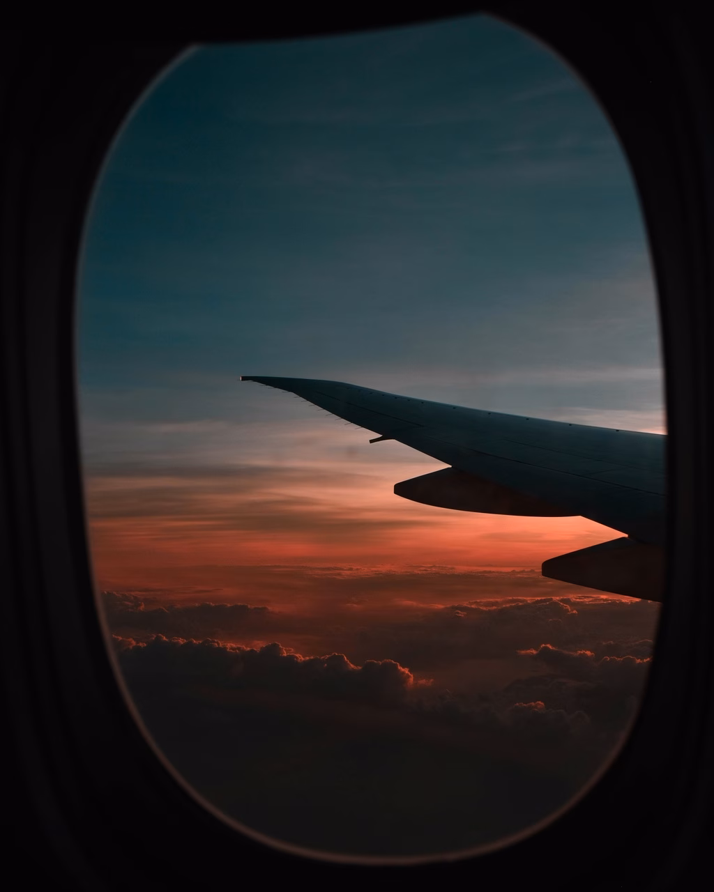 Blick aus dem Flugzeugfenster