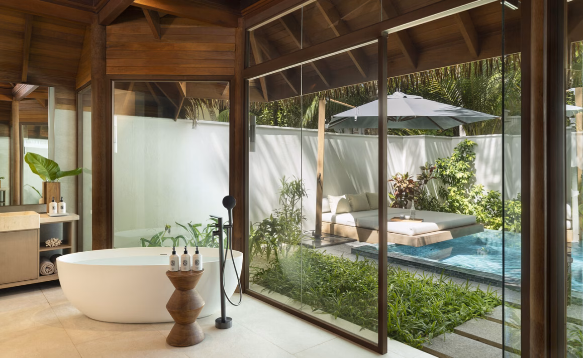 Deluxe Beach Bungalow Huvafen Fushi