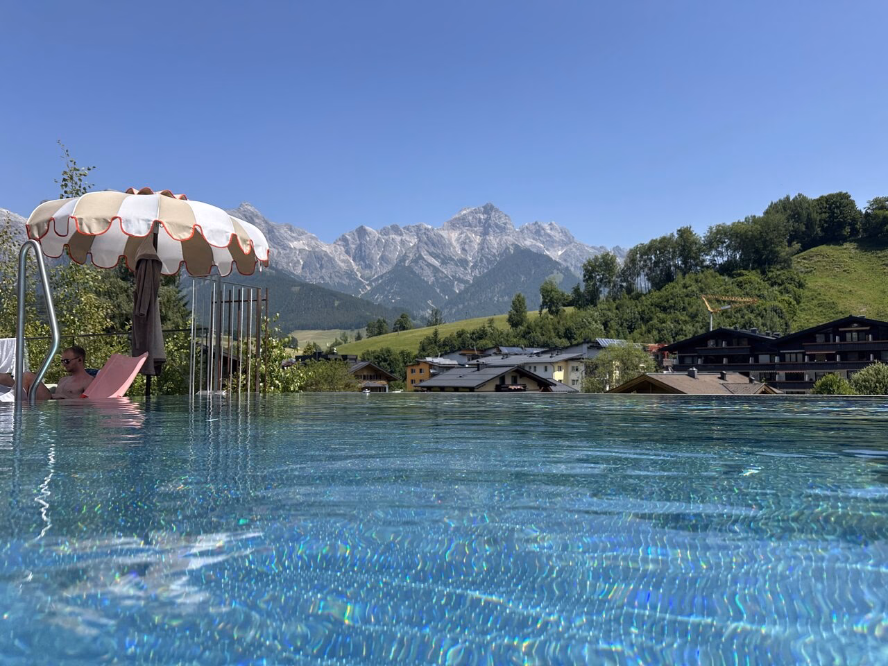 Pool Unterschwarzachhof. Sommerfrische in Österreich.