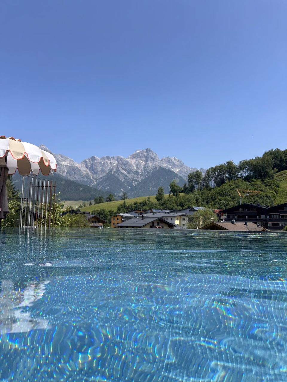 Pool Unterschwarzachhof. Sommerfrische in Österreich.