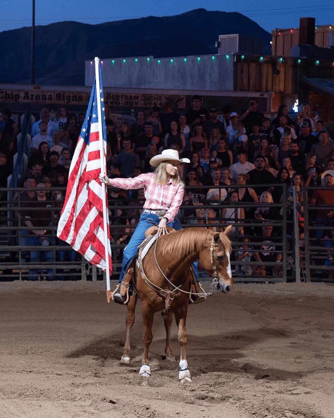 Von der Nationalhymne zum Ritt auf dem Bullen. © Christina Horn