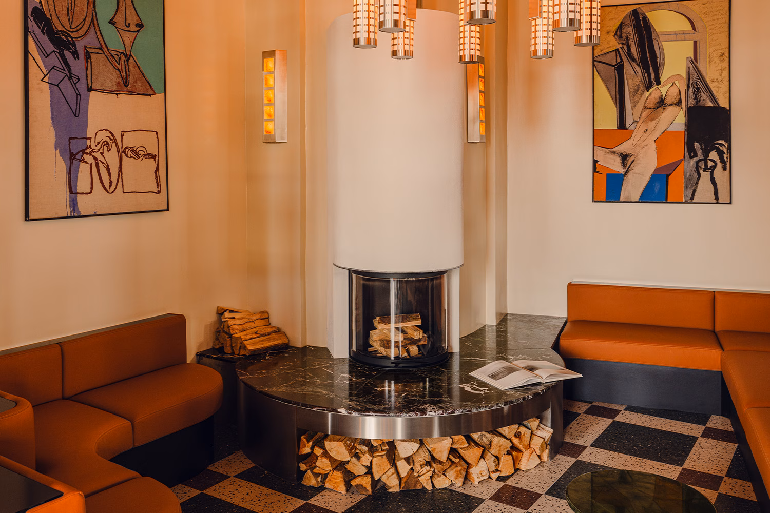 Kamin und Bücher im Companion