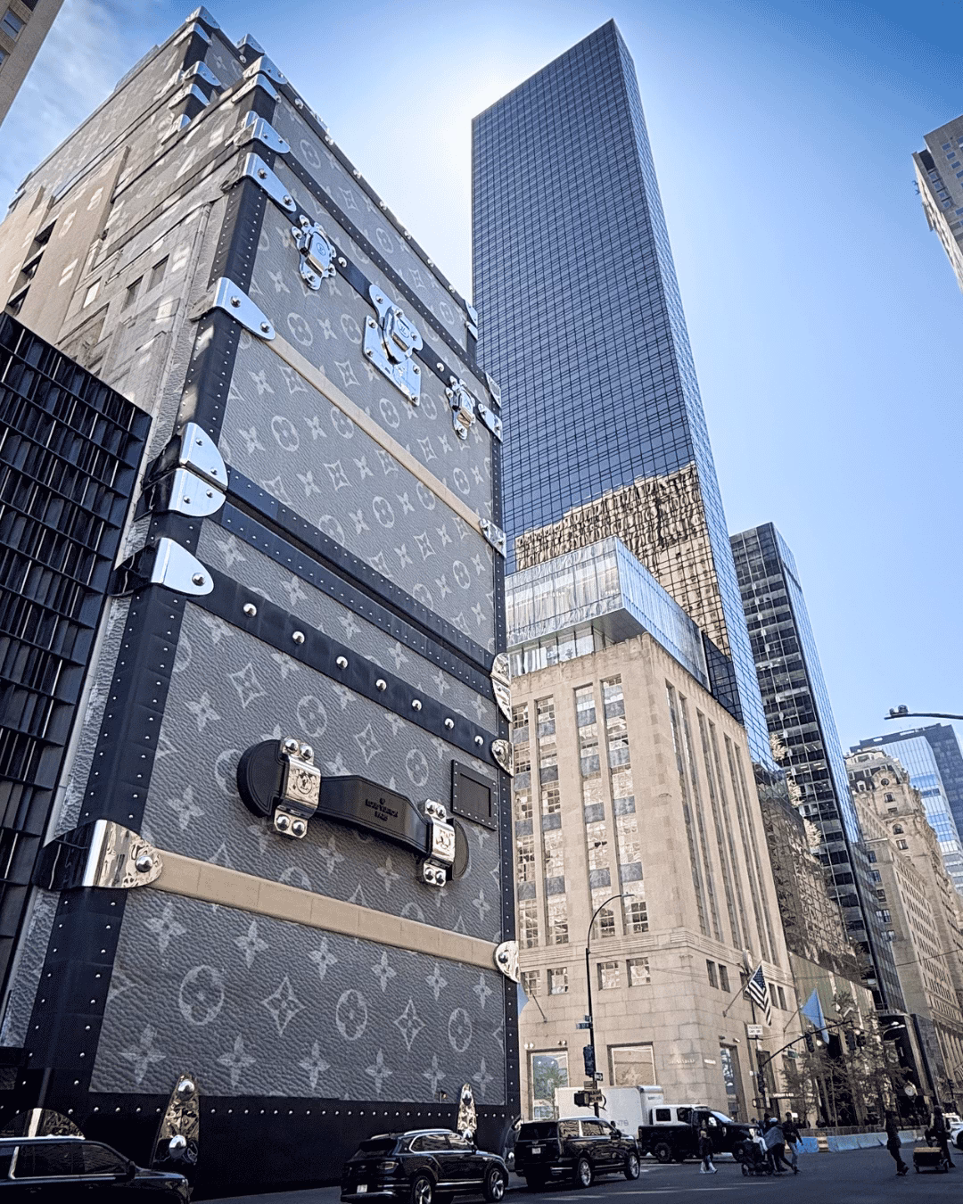 Die wohl ikonischste Baustellen-Verkleidung gibt es derzeit an der 5th Avenue bei Louis Vuitton. Quelle. Lisa-Marie Leuteritz