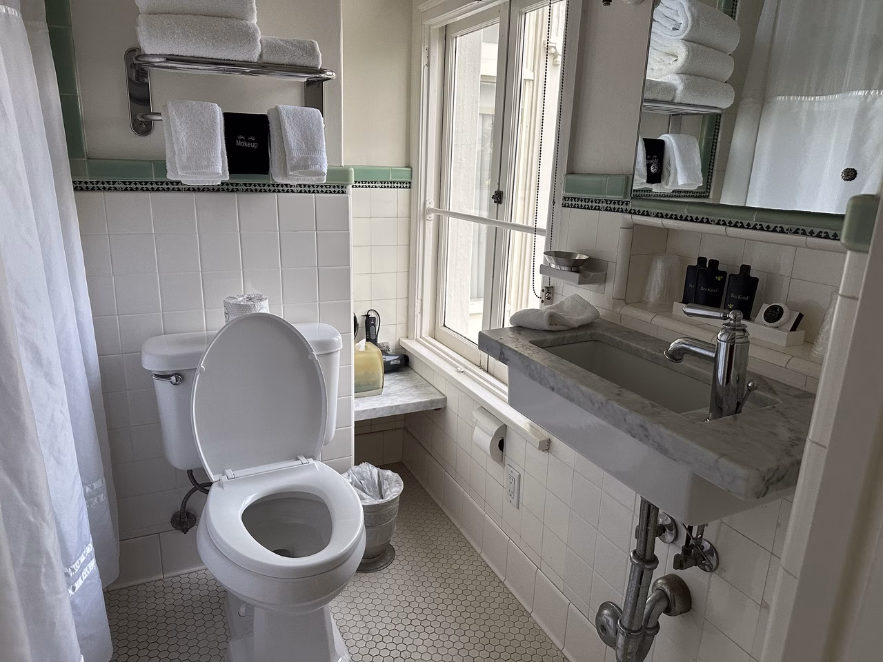 Badezimmer, Sunset Room, © The Chill Report