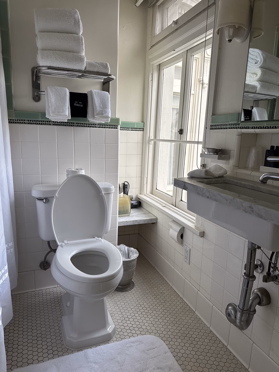 Badezimmer, Sunset Room, © The Chill Report