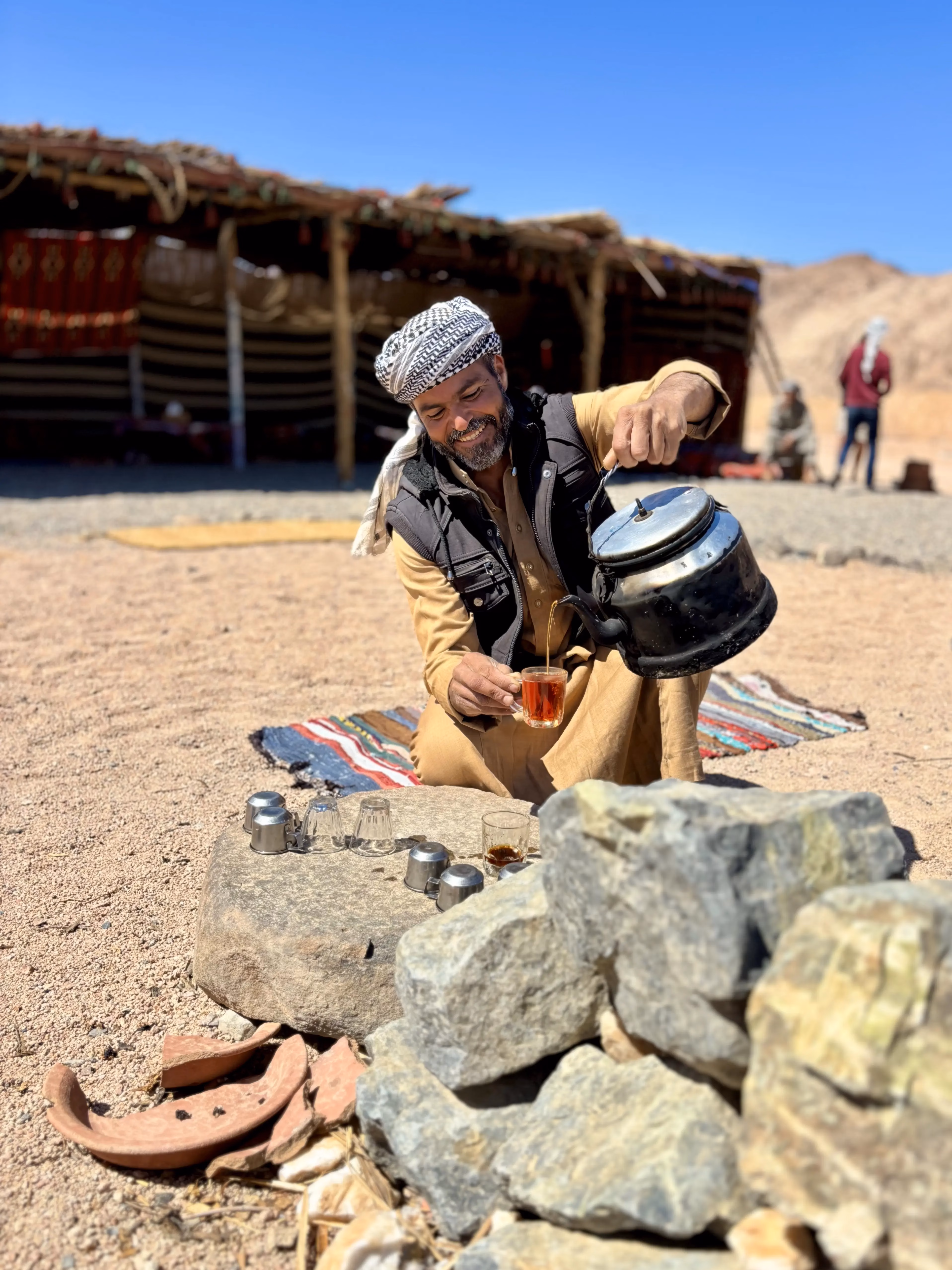 In Mohammeds Beduinendorf Kaharaz Malki leben sechs Familien. © Conny Derdak