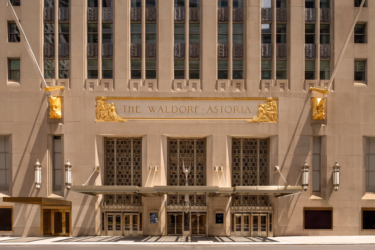 Waldorf Astoria New York Entrance