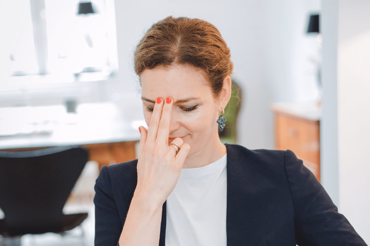 Glatte Stirn ohne Botox - Constanze Sixt zeigt, wie das geht