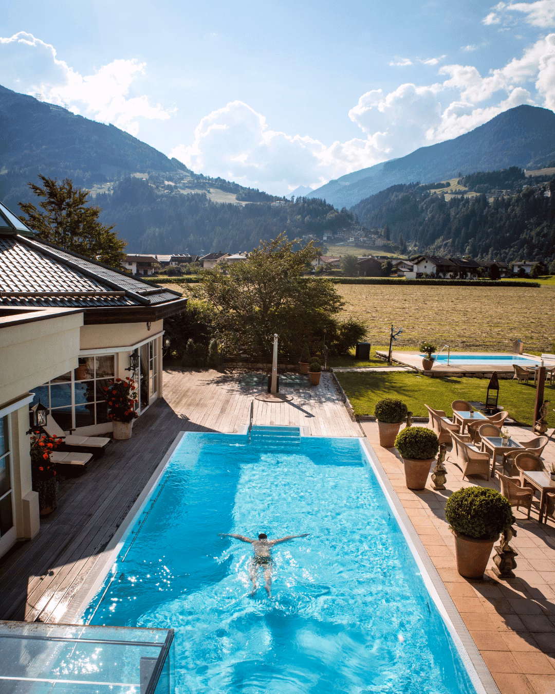 Hotel Theresa, Sportpool