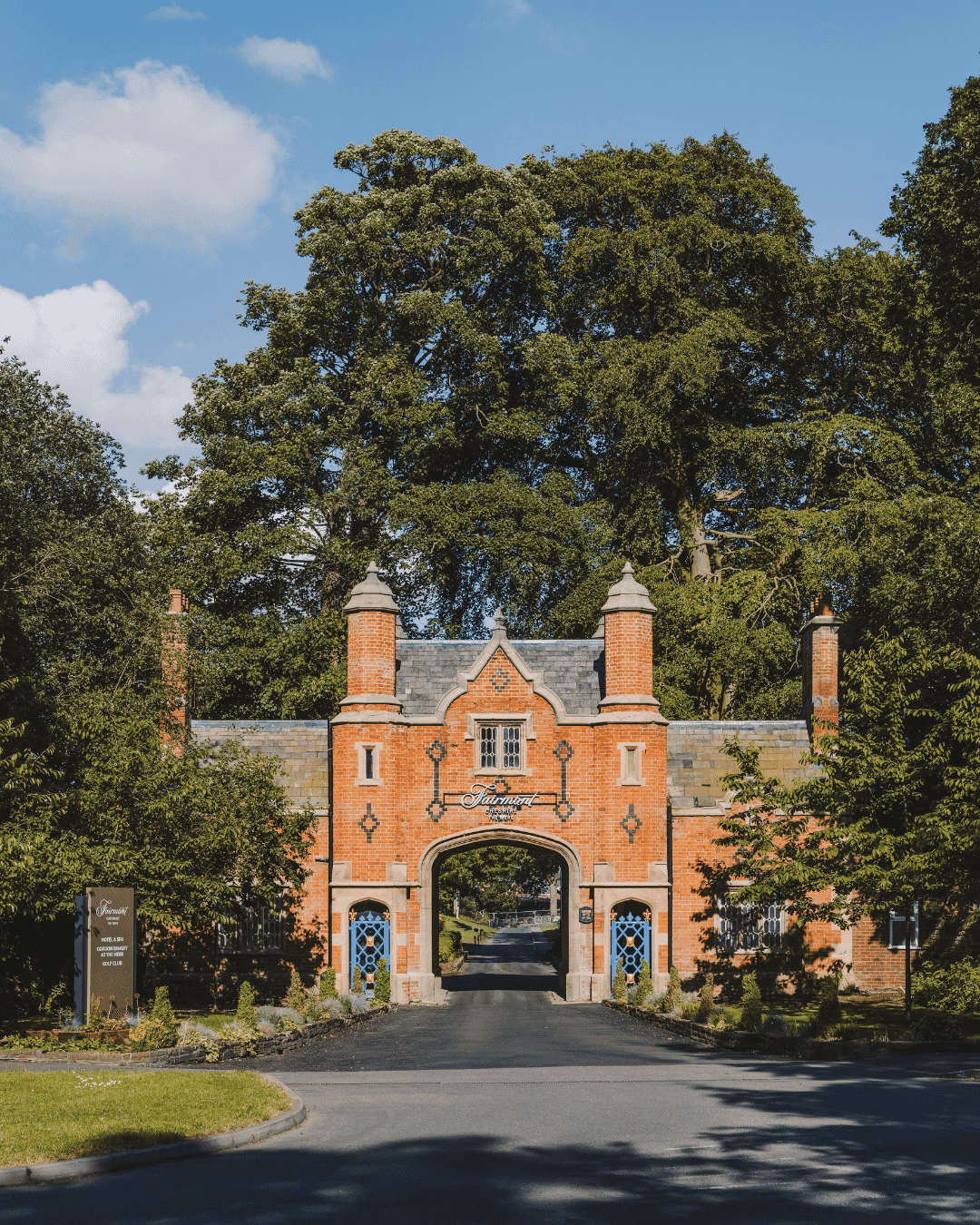 Fairmont Cheshire, The Mere, Eingang