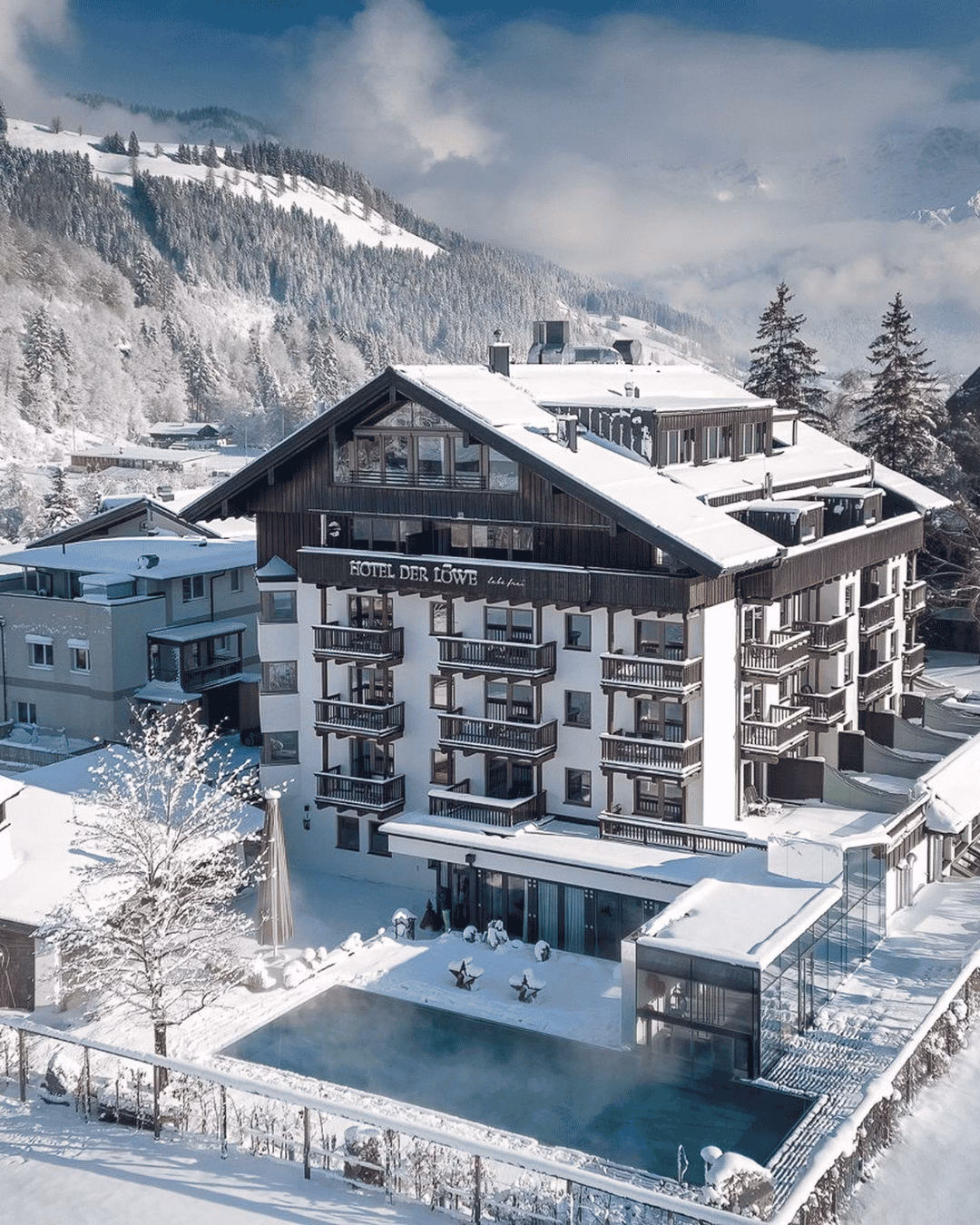 Hotel Der Löwe, Außenansicht im Winter
