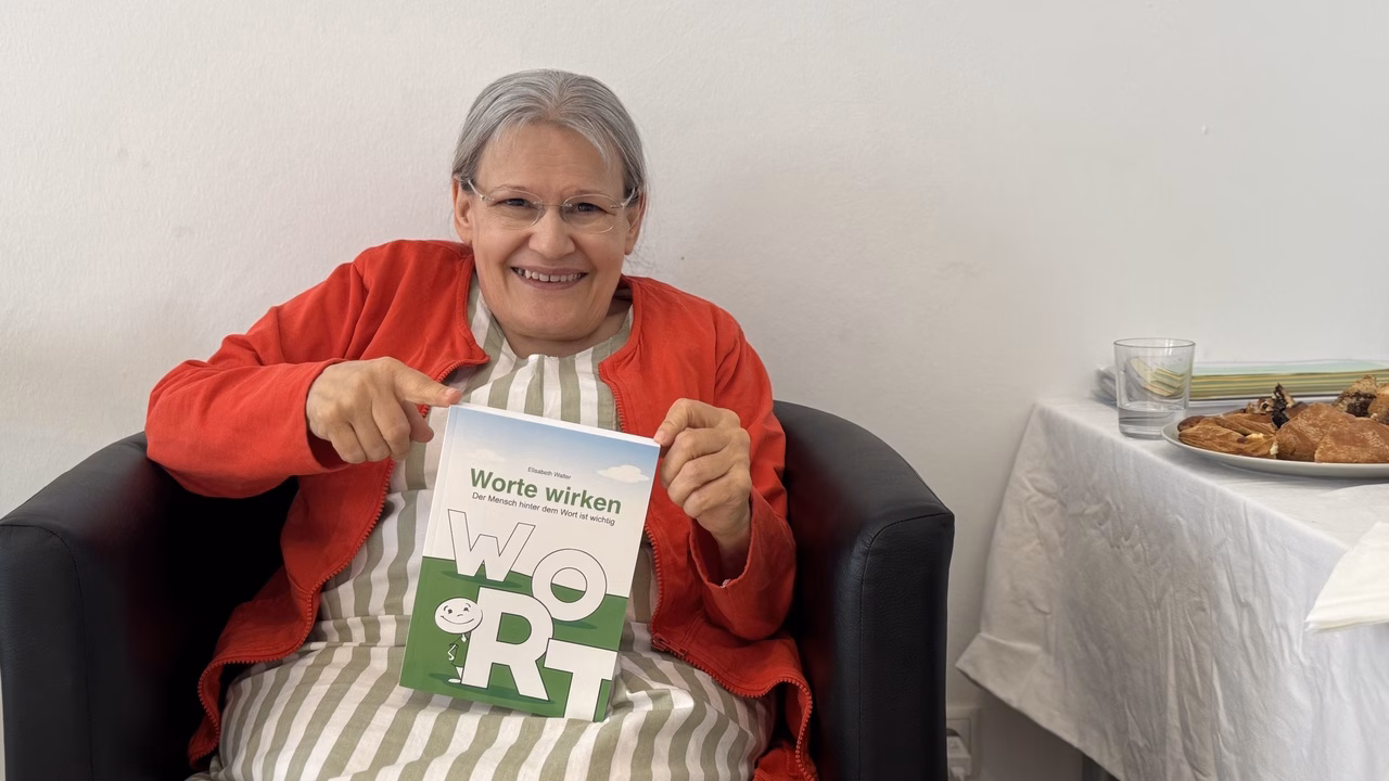 Elisabeth Walter mit ihrem vierten Buch "Worte wirken"